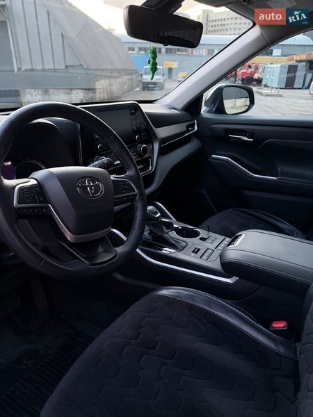 Позашляховик / Кросовер Toyota Highlander 2022 в Києві
