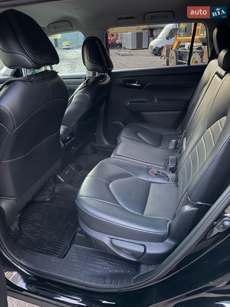 Позашляховик / Кросовер Toyota Highlander 2022 в Києві