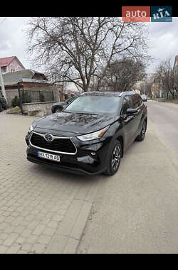 Внедорожник / Кроссовер Toyota Highlander 2024 в Хмельницком