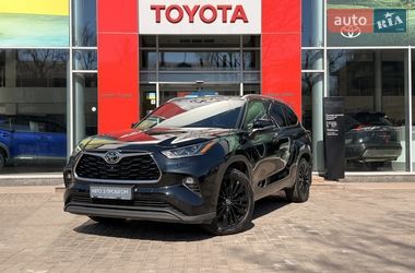 Внедорожник / Кроссовер Toyota Highlander 2021 в Кривом Роге