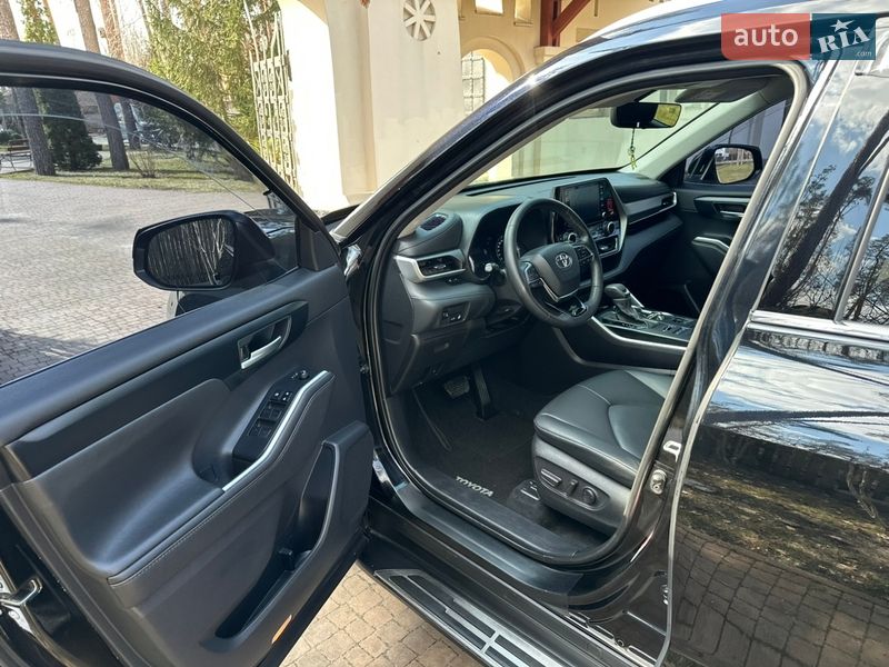 Позашляховик / Кросовер Toyota Highlander 2020 в Києві