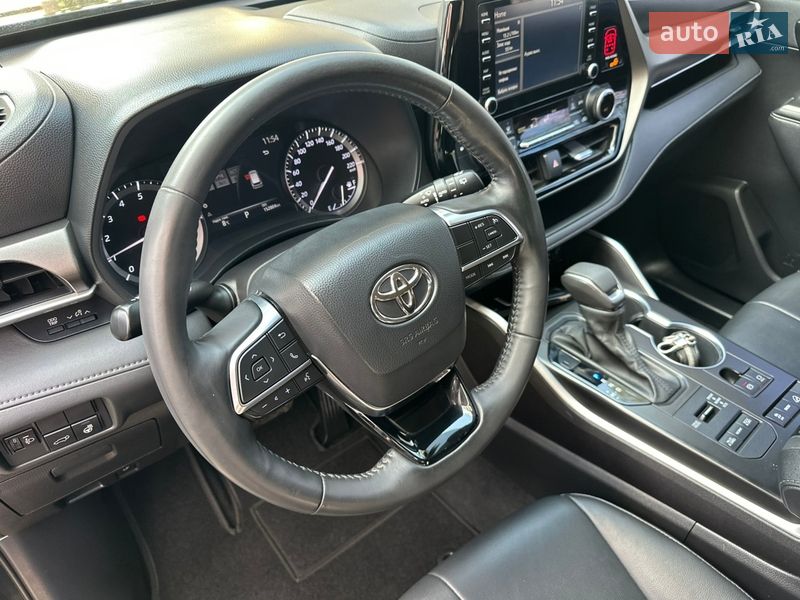 Позашляховик / Кросовер Toyota Highlander 2020 в Києві