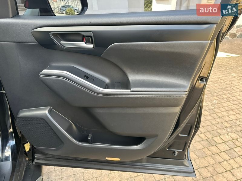 Позашляховик / Кросовер Toyota Highlander 2020 в Києві