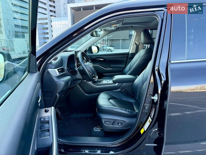 Внедорожник / Кроссовер Toyota Highlander 2020 в Киеве