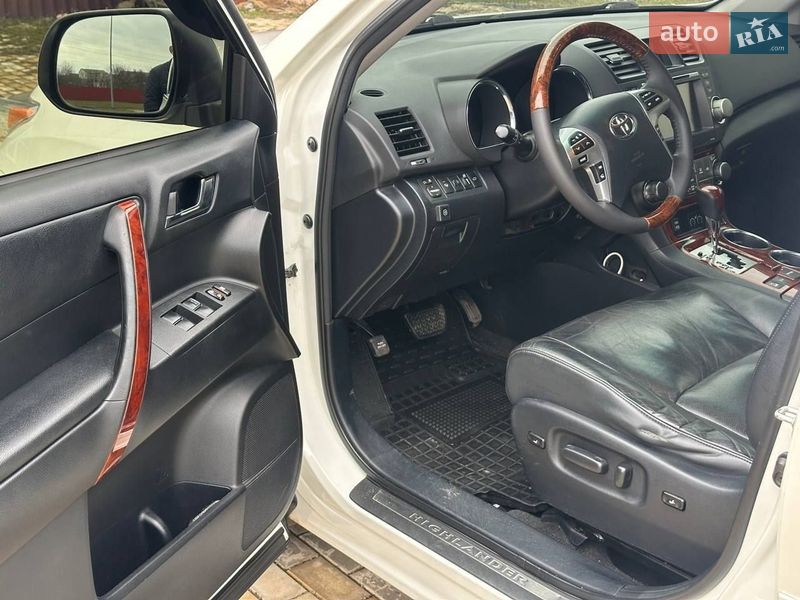 Внедорожник / Кроссовер Toyota Highlander 2012 в Чугуеве