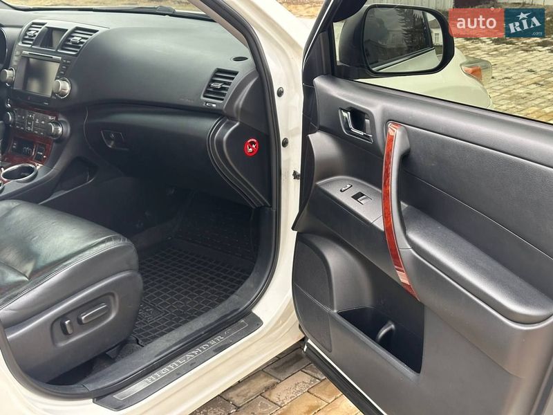 Внедорожник / Кроссовер Toyota Highlander 2012 в Чугуеве