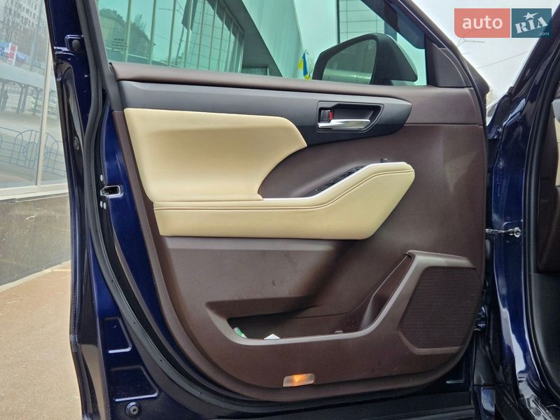 Внедорожник / Кроссовер Toyota Highlander 2022 в Киеве
