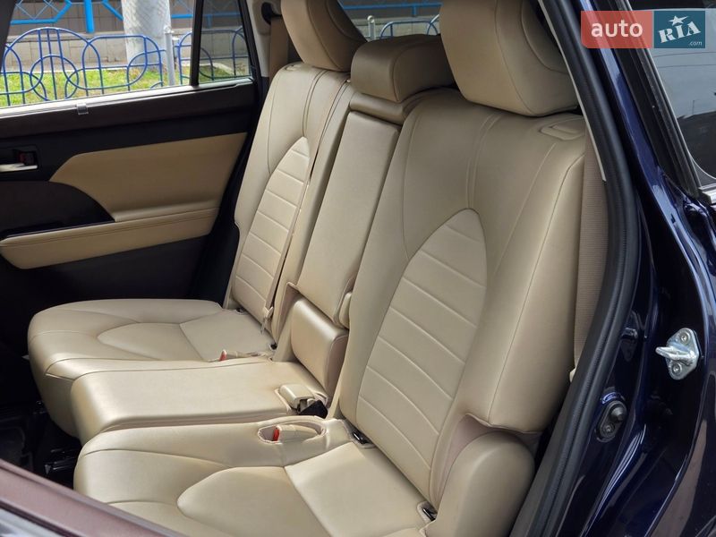 Внедорожник / Кроссовер Toyota Highlander 2022 в Киеве