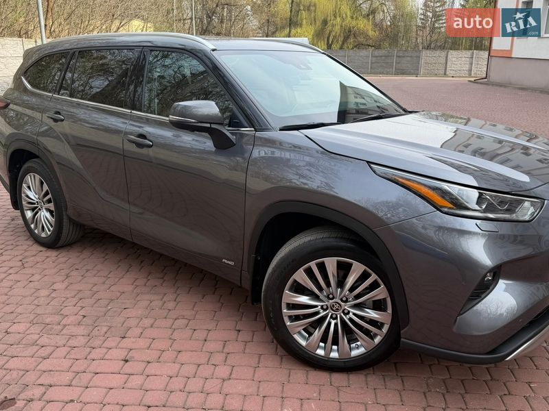 Внедорожник / Кроссовер Toyota Highlander 2025 в Львове