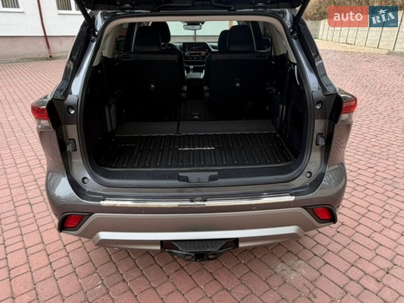 Внедорожник / Кроссовер Toyota Highlander 2025 в Львове