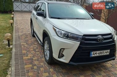 Позашляховик / Кросовер Toyota Highlander 2017 в Попільні