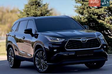 Внедорожник / Кроссовер Toyota Highlander 2021 в Киеве