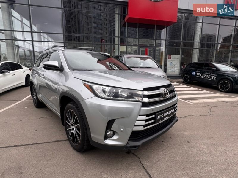 Внедорожник / Кроссовер Toyota Highlander 2017 в Киеве