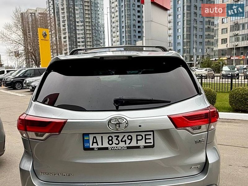 Внедорожник / Кроссовер Toyota Highlander 2017 в Киеве
