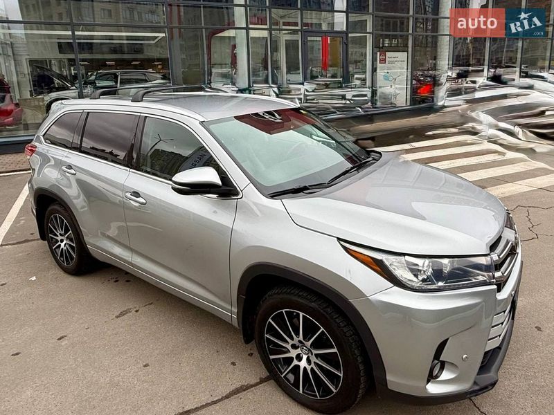 Внедорожник / Кроссовер Toyota Highlander 2017 в Киеве