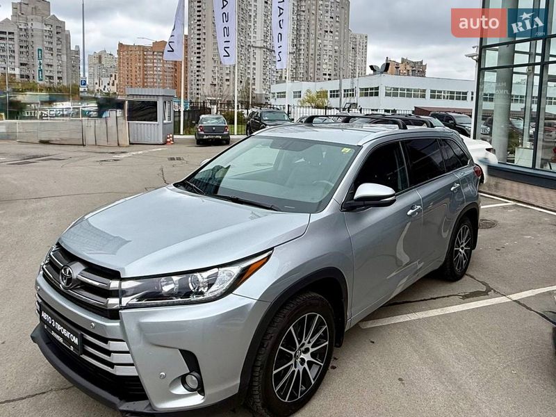 Внедорожник / Кроссовер Toyota Highlander 2017 в Киеве