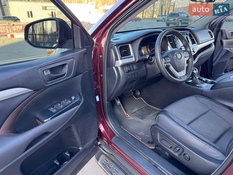 Позашляховик / Кросовер Toyota Highlander 2015 в Києві