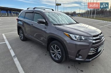 Внедорожник / Кроссовер Toyota Highlander 2017 в Запорожье