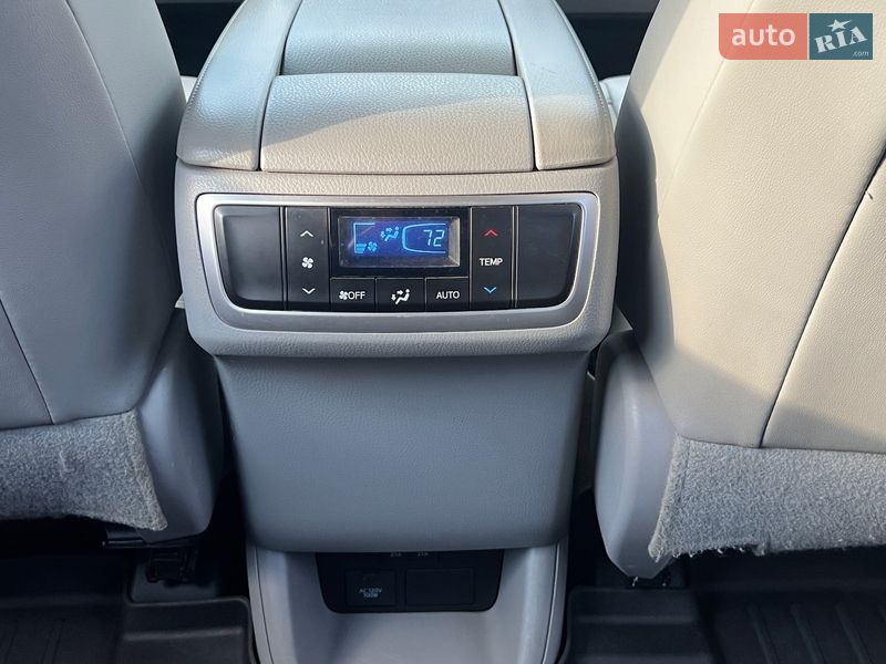 Внедорожник / Кроссовер Toyota Highlander 2018 в Чернигове