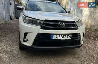 Внедорожник / Кроссовер Toyota Highlander 2018 в Киеве