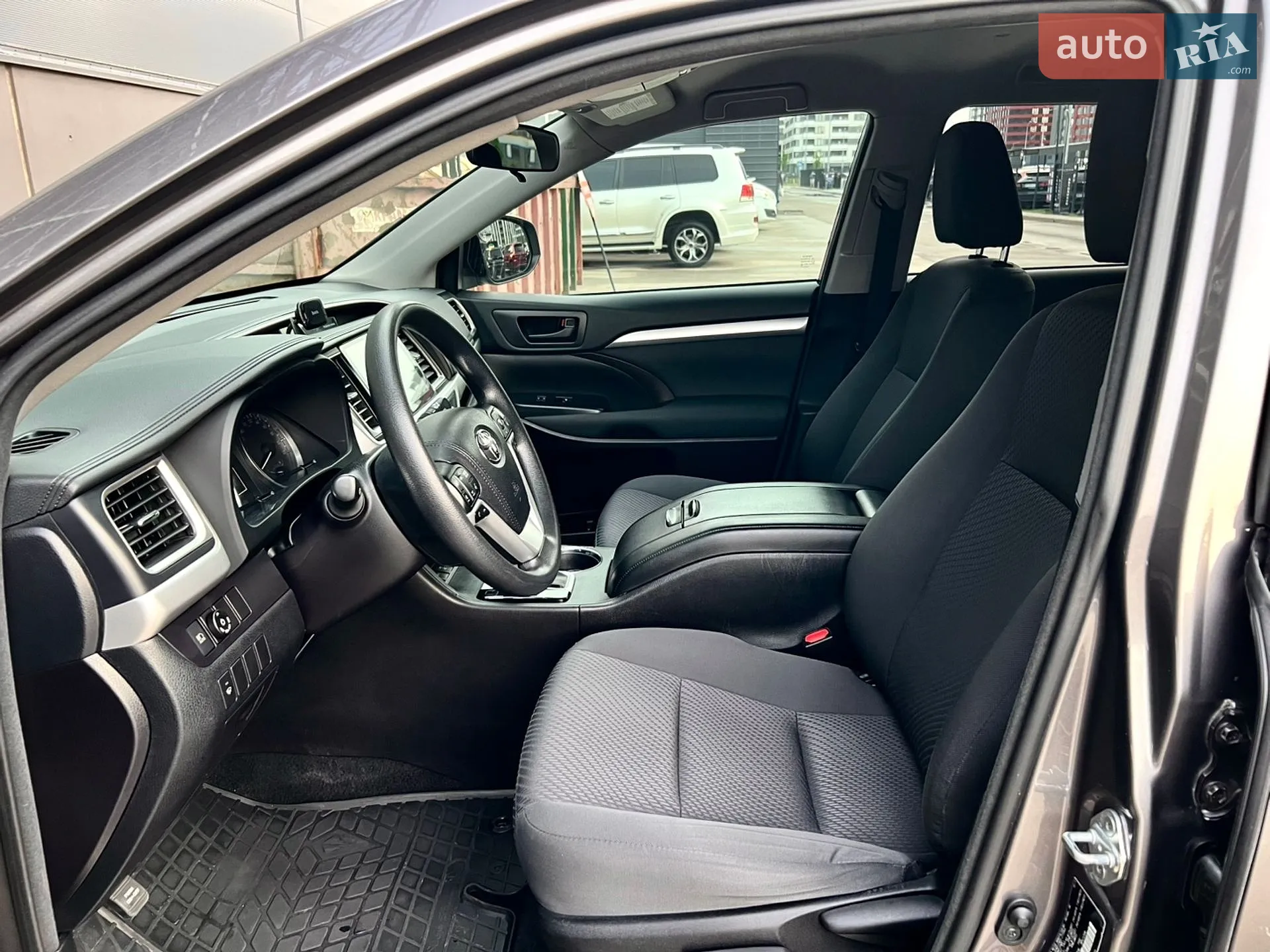 2017 Toyota Highlander - мініатюра 2
