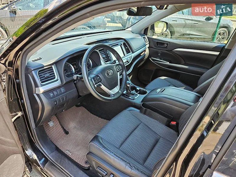 Toyota Highlander 2018 VIN 5TDBZRFH5JS899680 фото оголошення 9 з 75