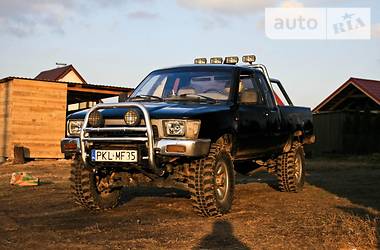 Пикап Toyota Hilux 1990 в 