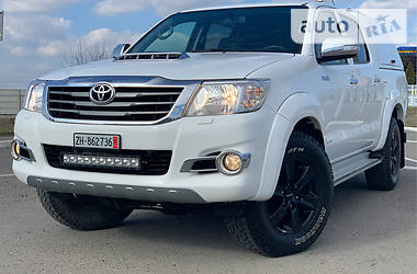 Внедорожник / Кроссовер Toyota Hilux 2014 в Ровно