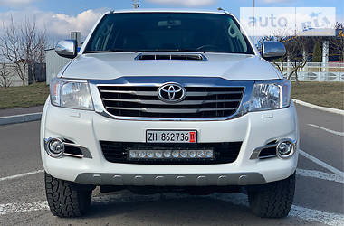 Внедорожник / Кроссовер Toyota Hilux 2014 в Ровно