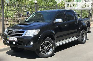 Позашляховик / Кросовер Toyota Hilux 2014 в 