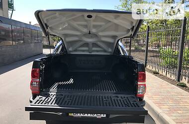 Позашляховик / Кросовер Toyota Hilux 2014 в 