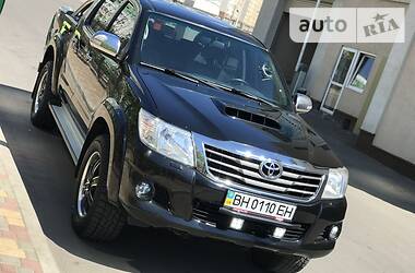 Позашляховик / Кросовер Toyota Hilux 2014 в 