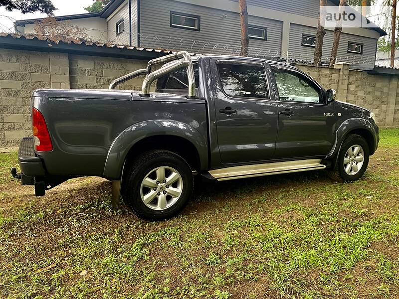 Пікап Toyota Hilux 2011 в Києві