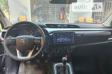 Внедорожник / Кроссовер Toyota Hilux 2016 в Черновцах