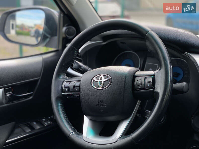 Пикап Toyota Hilux 2017 в Ужгороде
