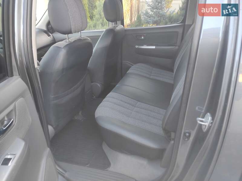 Пікап Toyota Hilux 2013 в Києві