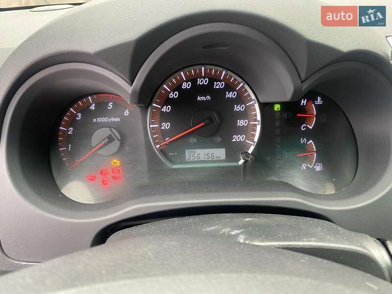 Пикап Toyota Hilux 2012 в Казатине