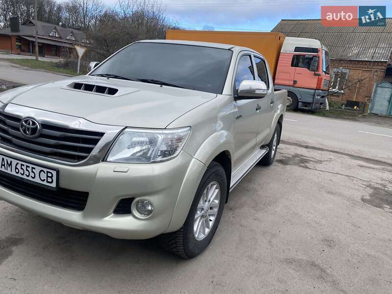 Пикап Toyota Hilux 2012 в Казатине