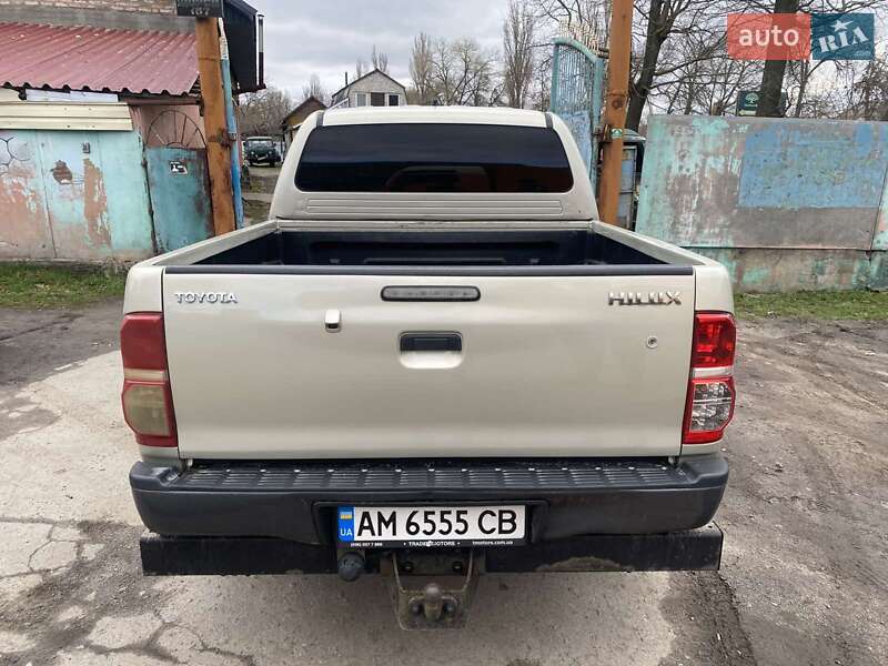 Пикап Toyota Hilux 2012 в Казатине