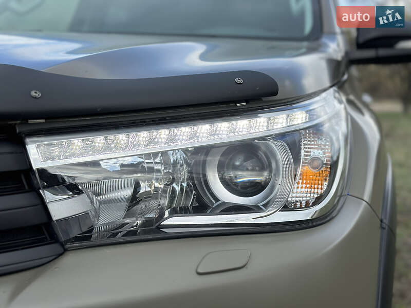 Пікап Toyota Hilux 2016 в Дніпрі