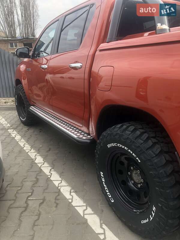 Пикап Toyota Hilux 2017 в Киеве