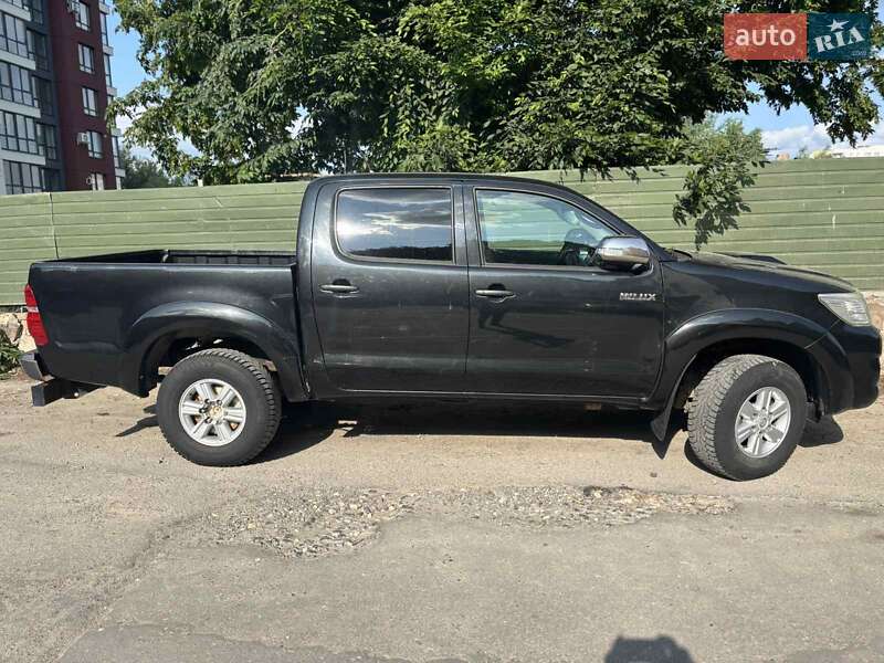 Пикап Toyota Hilux 2013 в Тернополе