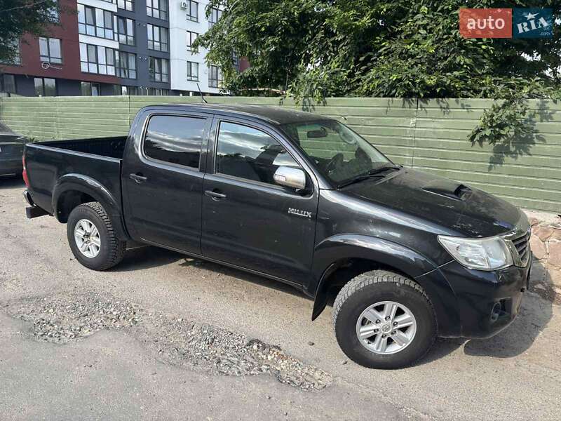 Пикап Toyota Hilux 2013 в Тернополе
