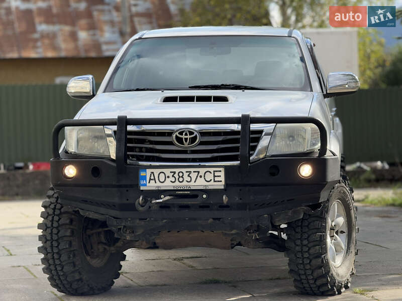 Пікап Toyota Hilux 2011 в Міжгір'ї