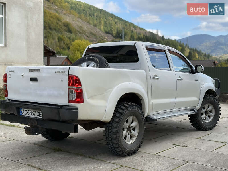 Пікап Toyota Hilux 2011 в Міжгір'ї