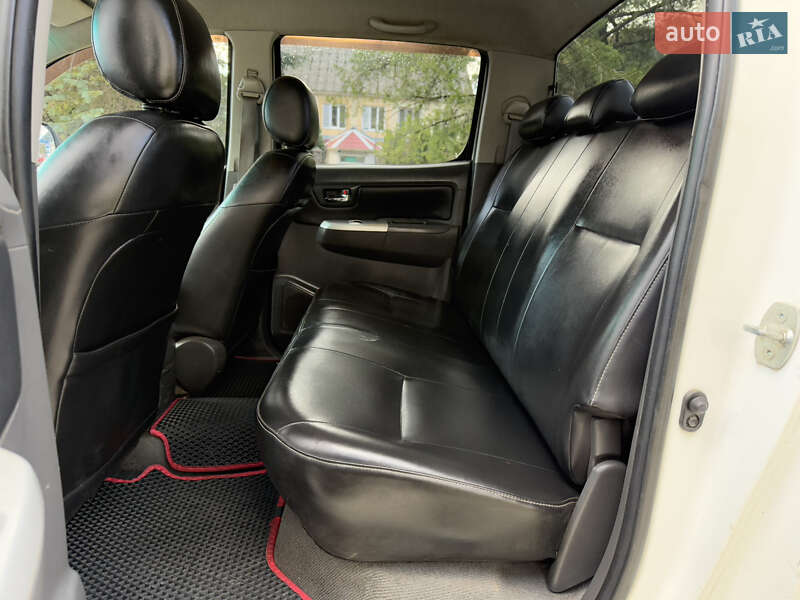 Пікап Toyota Hilux 2011 в Міжгір'ї