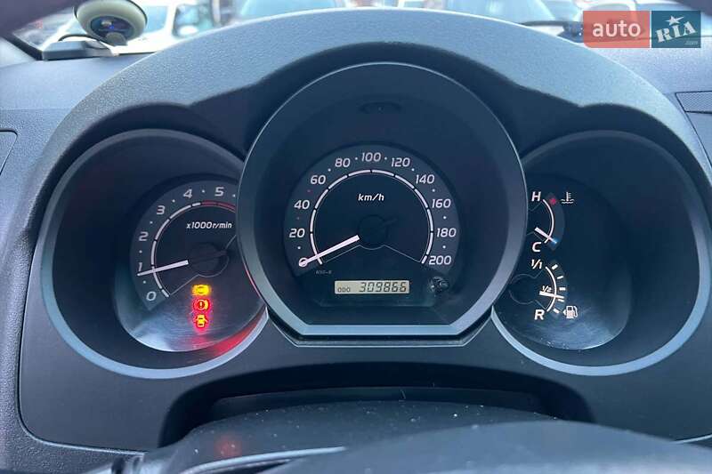 Пікап Toyota Hilux 2011 в Івано-Франківську