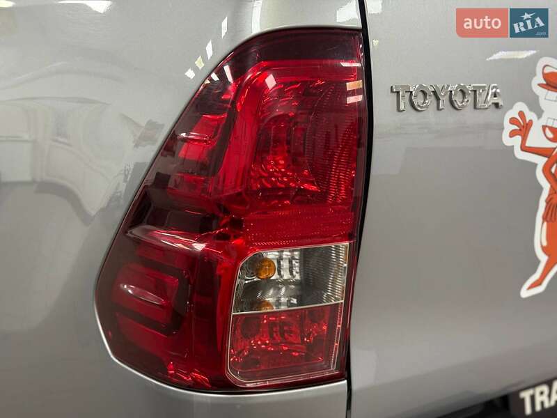 Пикап Toyota Hilux 2018 в Киеве фото 10 Пикап Toyota Hilux 2018 в Киеве