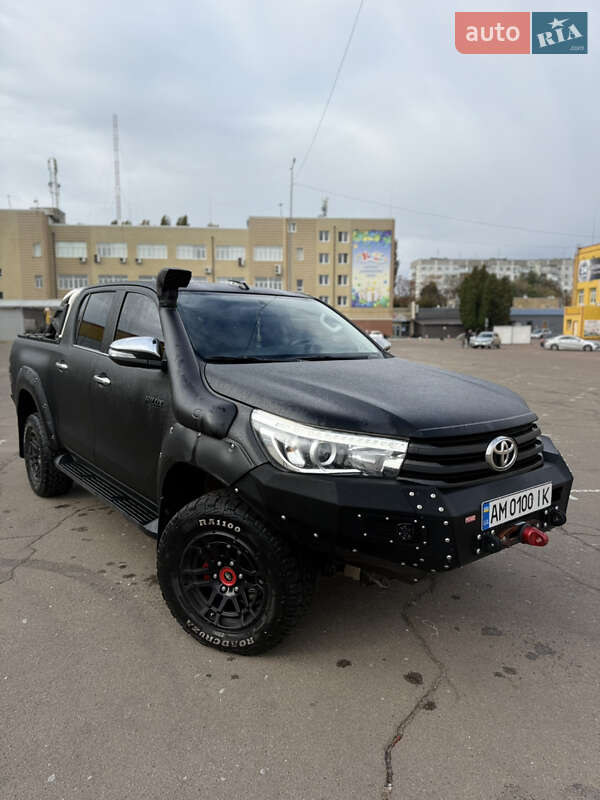 Пикап Toyota Hilux 2016 в Житомире