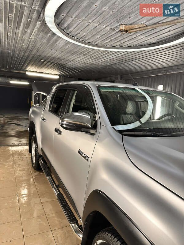 Пикап Toyota Hilux 2019 в Киеве фото 5 Пикап Toyota Hilux 2019 в Киеве